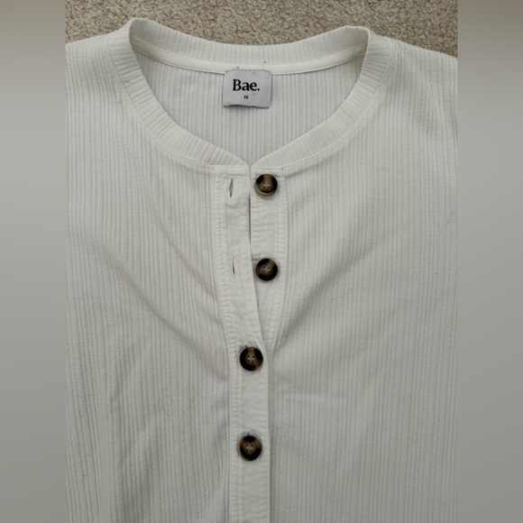 * SOLD LOCALLY* Bae the Label tee henley xs maternity/nursing top - Picture 2 of 4